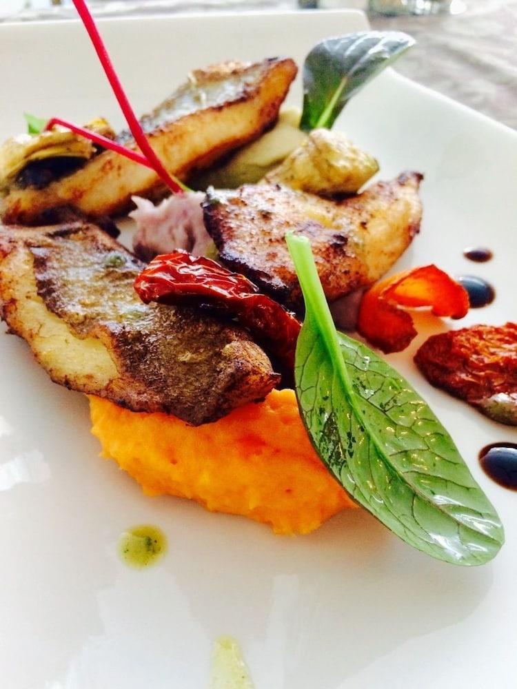 Hotel Restaurant Les Falaises Bouzies Ngoại thất bức ảnh