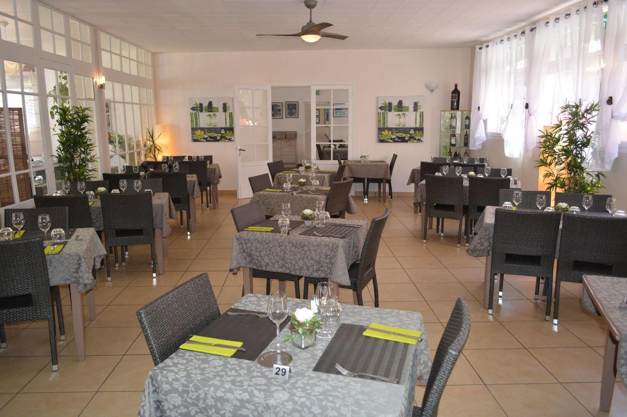 Hotel Restaurant Les Falaises Bouzies Ngoại thất bức ảnh